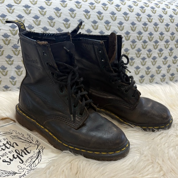 Vintage Dr. Martens Men’s Black Classic 1460 Lace Up Combat Boots YoungAdult Sz3 - Picture 3 of 13